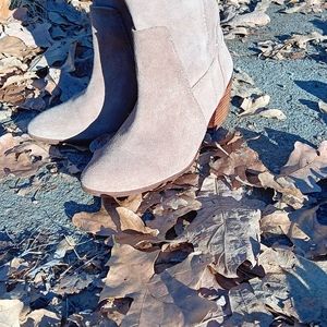 Vince Camuto Faux Leather & Suede Booties size 8.5 US Womens